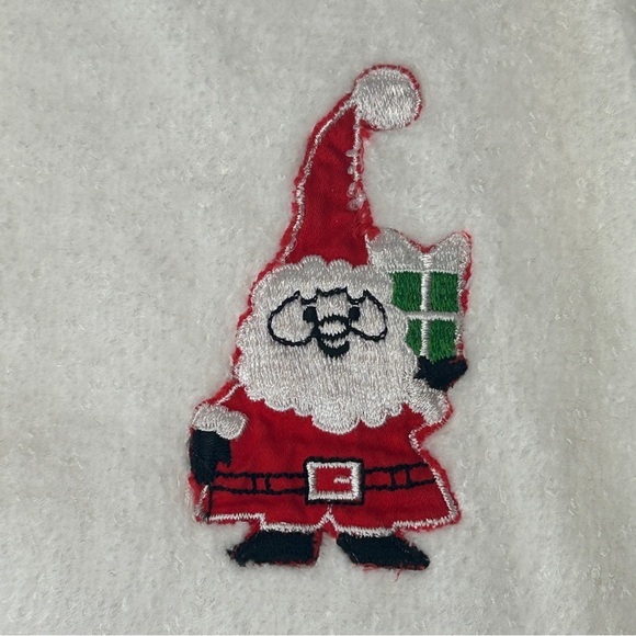 HOLIDAY EMBROIDERED TOWEL SET SANTA & REINDEER CHRISTMAS DECOR FOUR TOWEL BUNDLE - Picture 12 of 14